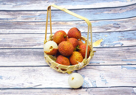 框子里的荔枝摄影图