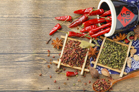 餐桌上的麻辣调味品