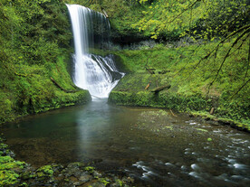 山水瀑布风景