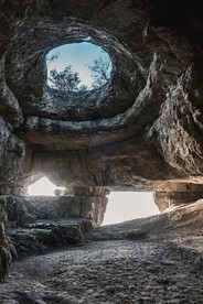 岩洞             