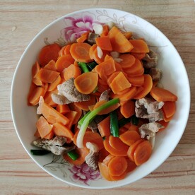 红萝卜炒肉