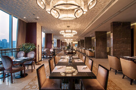 高端大气的酒店餐厅