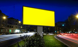 城市路边横板大广告牌海报样机 