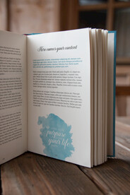 木头场景中翻开书本近景样机展示