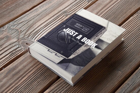 木板上书本平躺透视样机展示