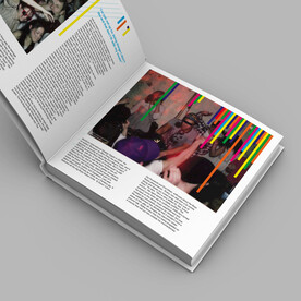 画册翻开近景样机效果展示