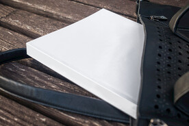 放包里的书本近景样机展示