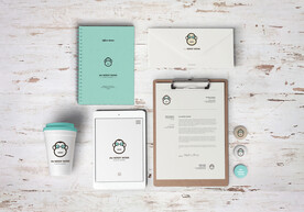 浅色背景全套的品牌包装样机 