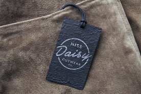 纸标签贴logo的样机模板