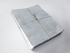 书册淡色场景样机展示