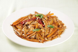 小鱼焖土豆条