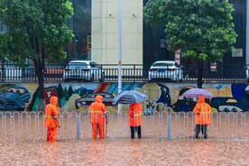 暴雨抗洪