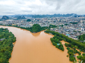 暴雨抗洪