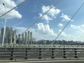 城市沿途建筑风景