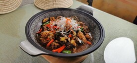 石锅焖烧鸡