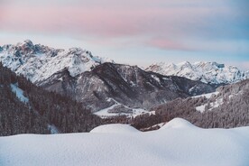 森林雪山