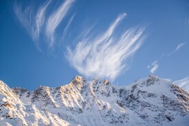 雪山山岭 