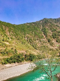 涓涓溪流沙滩自然景观