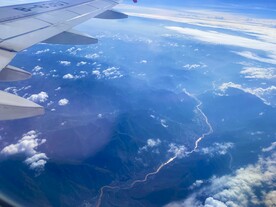 飞机窗外图