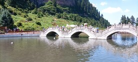 松鸣岩风景区