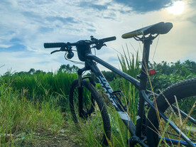 捷安特山地车户外拍摄照片