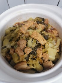 酸菜焖猪肉