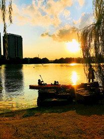 晚霞夕照傍晚划艇