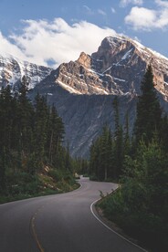 建安大落基山脉森林道路