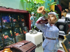 八路军小战士吹冲锋号公仔