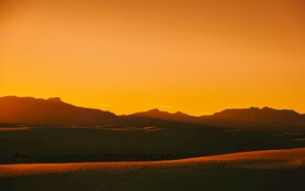 夕阳天空野外山脉光线日出