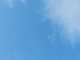 小清新纯净蓝天白云飞机壁纸