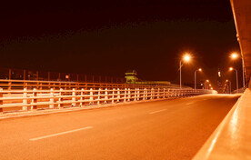 夜晚的城市道路
