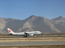 国航A330拉萨贡嘎机场起飞
