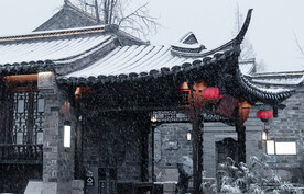 雪后亭子摄影图