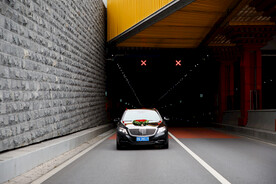 迈巴赫 奔驰 婚车 玫瑰 鲜花