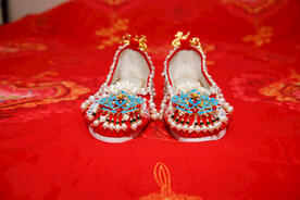 绣花婚鞋