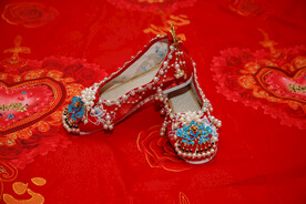 绣花婚鞋