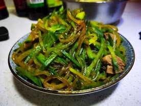 萝卜粉条炒肉