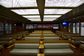 轮渡轮船内部长椅