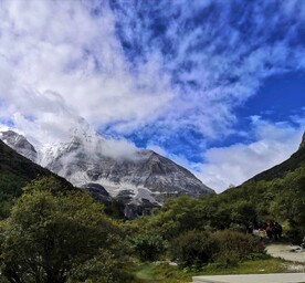 央迈勇神山