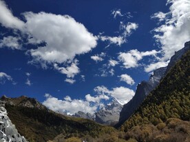 蓝天白云 大山