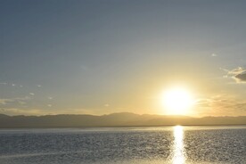 湖泊黄昏日落夕阳