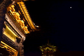 古建筑牌坊夜景