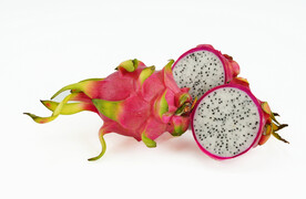 切开的白心火龙果摄影
