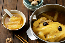 炖鸡汤 