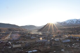 村庄山村郊外日落