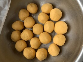 金黄色丸子