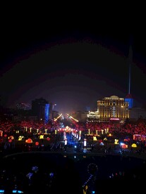 广场夜景