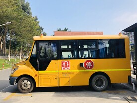 幼儿园校车