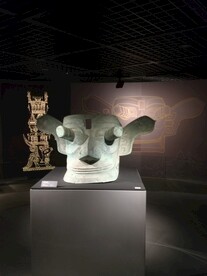 纵目大青铜面具